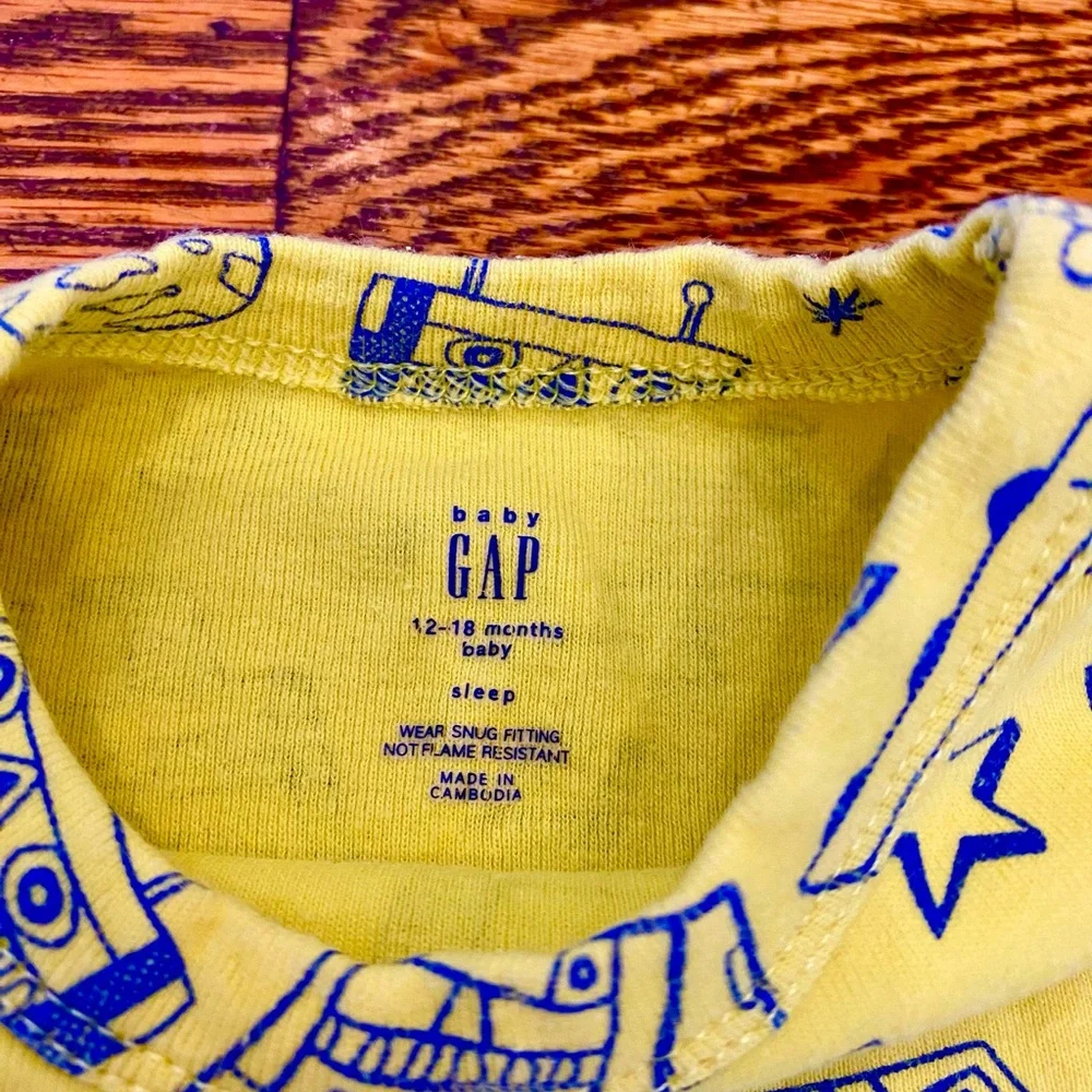 GAP - Yellow Pajama Set with Blue Robots - 12-18 mo